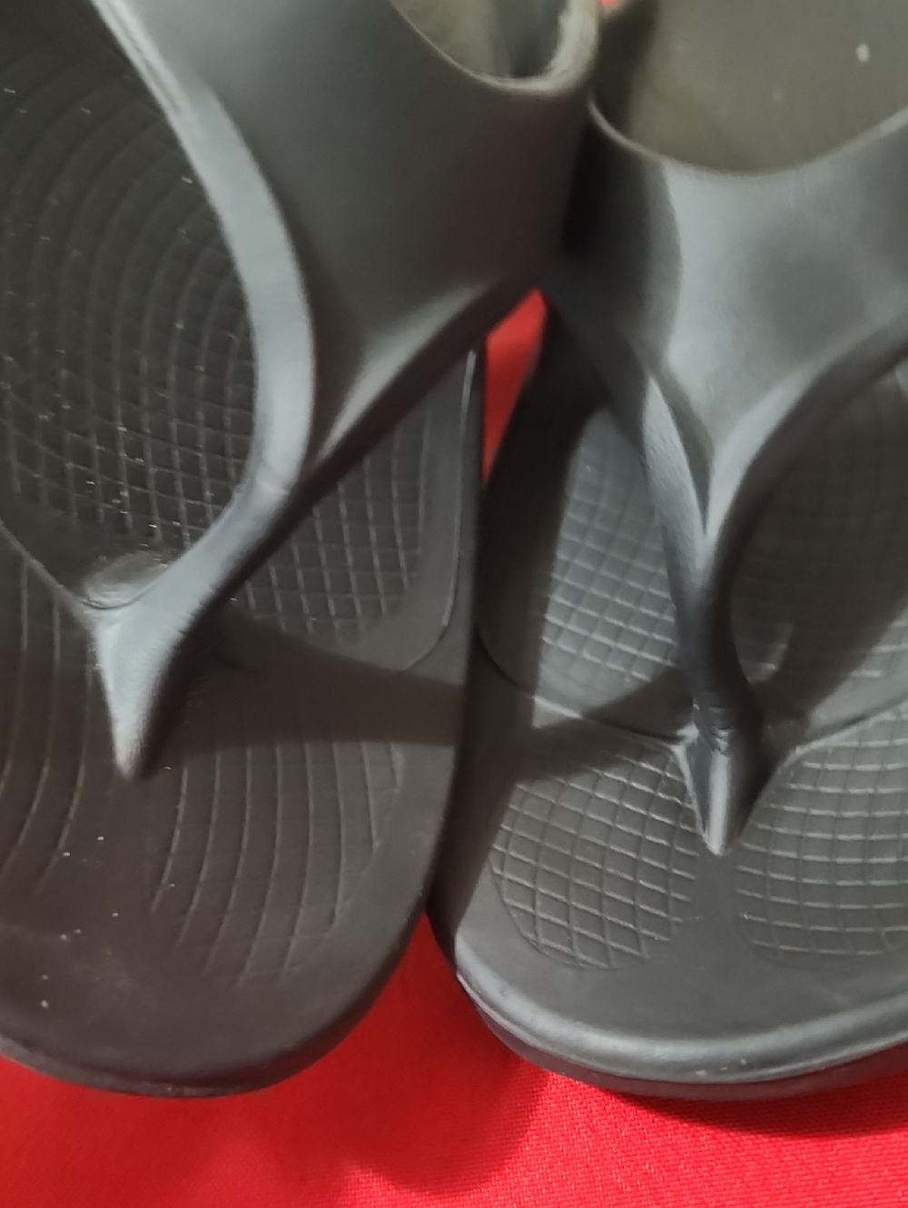 OOFOS Black Unisex Recovery Flip Flops - Picture 11 of 11